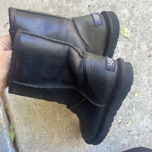 UGG Black Classic leather black boots 8M little wear matte retails $199 - Picture 9 of 10